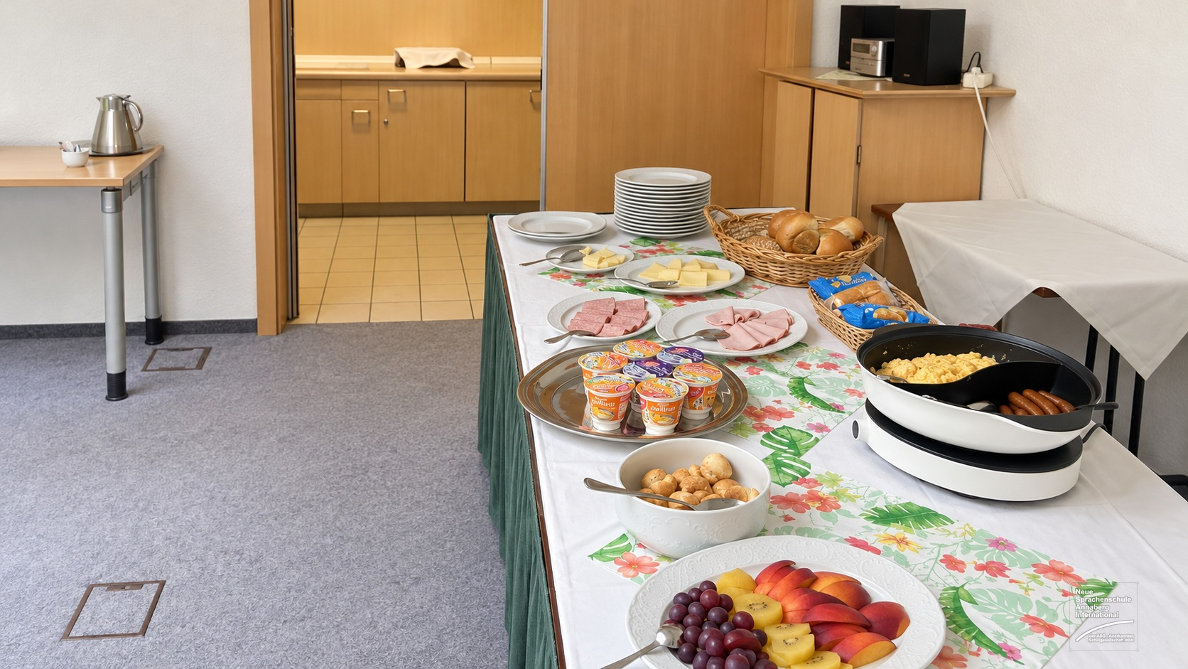Frühstücksbuffet in unserer Schulmensa